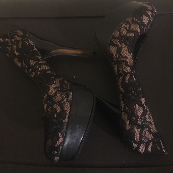 Floral Lace Heels - Picture 3 of 3